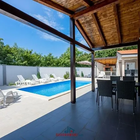 Trinetta Comfortable Hotel 4*